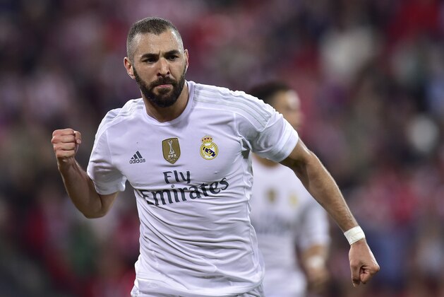 Real Madrid's Karim Benzema of France, celebrates after scoring against Athletic Bilbao, during their Spanish La Liga soccer match, at San Mames stadium in Bilbao, northern Spain, Wednesday, Sept. 23, 2015. (AP Photo/Alvaro Barrientos)