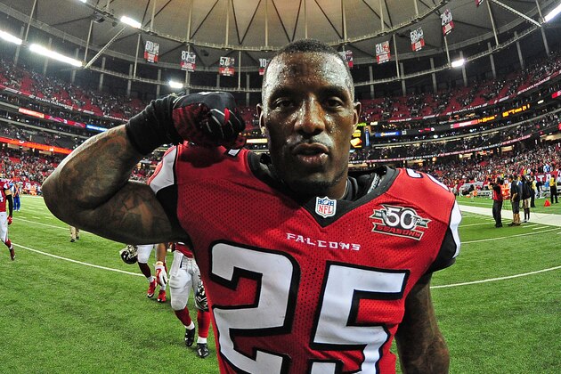ATLANTA, GA - SEPTEMBER 14: William Moore #25 of the Atlanta Falcons celebrates after the game against the Philadelphia Eagles at the Georgia Dome on September 14, 2015 in Atlanta, Georgia. (Photo by Scott Cunningham/Getty Images)
