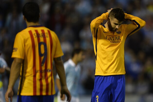 Barcelona's defender Gerard Pique (R) gestures during the Spanish league football match Celta Vigo vs FC Barcelona at the Balaidos stadium in Vigo on September 23, 2015.  AFP PHOTO / MIGUEL RIOPA        (Photo credit should read MIGUEL RIOPA/AFP/Getty Images)