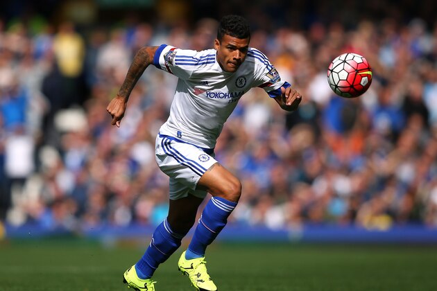 LIVERPOOL, ENGLAND - SEPTEMBER 12:  Kenedy of Chelsea during the Barclays Premier League match between Everton and Chelsea at Goodison Park on September 12, 2015 in Liverpool, United Kingdom.  (Photo by Alex Livesey/Getty Images)