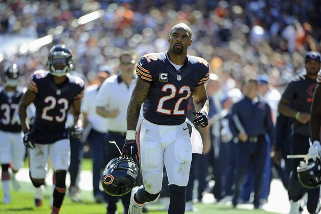 Chicago Bears running back Matt Forte (22) runs off the field at halftime during an NFL football game against the Arizona Cardinals, Sunday, Sept. 20, 2015, in Chicago. (AP Photo/David Banks)
