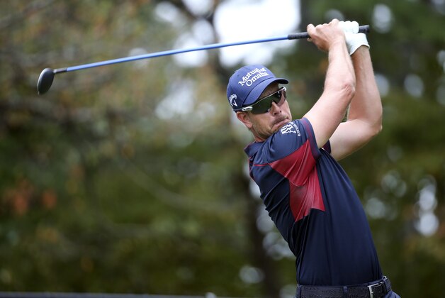 Henrik Stenson watches his tee shot on the 14th hole during the first round of the Tour Championship golf tournament at East Lake Club Thursday, Sept. 24, 2015, in Atlanta. (AP Photo/John Bazemore)