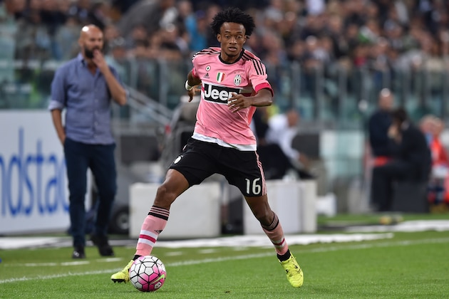 TURIN, ITALY - SEPTEMBER 23:  Juan Cuadrado of Juventus FC in action during the Serie A match between Juventus FC and Frosinone Calcio at Juventus Arena on September 23, 2015 in Turin, Italy.  (Photo by Valerio Pennicino/Getty Images)