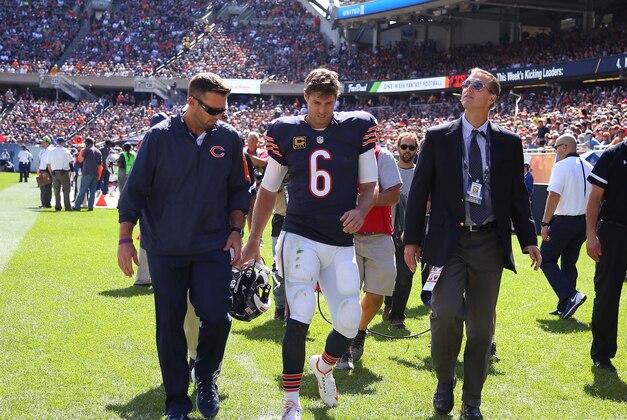 Sep 20, 2015; Chicago, IL, USA; Chicago Bears quarterback Jay Cutler (6) leaves the playing field with an apparent injury during the first half against the Arizona Cardinals at Soldier Field. Mandatory Credit: Dennis Wierzbicki-USA TODAY Sports