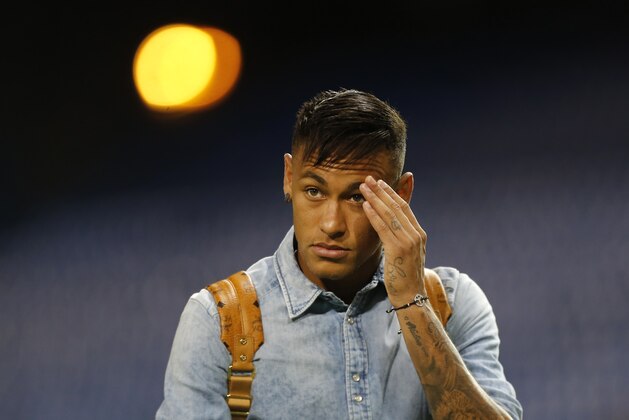 Barcelona's Neymar leaves after a Spanish La Liga soccer match between Atletico Madrid and Barcelona at the Vicente Calderon stadium in Madrid, Saturday, Sept. 12, 2015. Neymar scored once in Barcelona's 2-1 victory. (AP Photo/Francisco Seco)