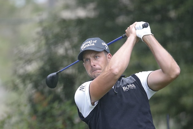 Henrik Stenson watches his tee shot on the fourth hole during the second round of the Tour Championship golf tournament at East Lake Club Friday, Sept. 25, 2015, in Atlanta. (AP Photo/John Bazemore)