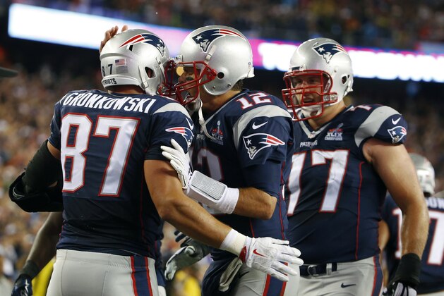 New England Patriots quarterback Tom Brady (12) celebrates his touchdown pass to tight end Rob Gronkowski (87) in the first half of an NFL football game against the Pittsburgh Steelers, Thursday, Sept. 10, 2015, in Foxborough, Mass. (AP Photo/Winslow Townson)