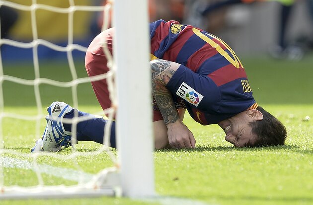 Barcelona's Argentinian forward Lionel Messi complains after being injured during the Spanish league football match FC Barcelona vs UD Las Palmas at the Camp Nou stadium in Barcelona on September 26, 2015.  AFP PHOTO / JOSEP LAGO        (Photo credit should read JOSEP LAGO/AFP/Getty Images)