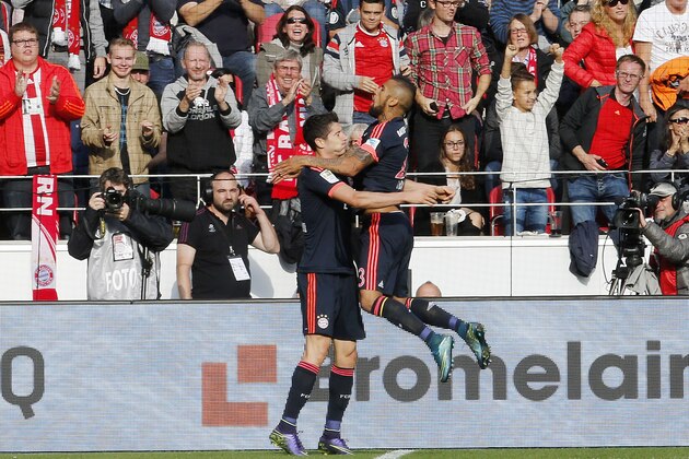 Bayern's Robert Lewandowski, left, and Bayern's Arturo Vidal celebrate their side's second goal during a German Bundesliga soccer match between FSV Mainz 05 and Bayern Munich in Mainz, Germany, Saturday, Sept. 26, 2015. (AP Photo/Michael Probst)