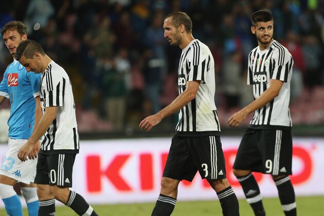 NAPLES, ITALY - SEPTEMBER 26: Players of Juventus show their dejection after the Serie A match between SSC Napoli and Juventus FC at Stadio San Paolo on September 26, 2015 in Naples, Italy.  (Photo by Maurizio Lagana/Getty Images)