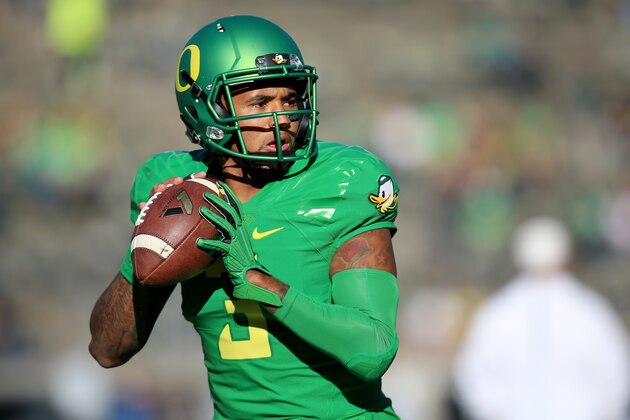 Oregon quarterback Vernon Adams Jr. (3) warms up before the start of an NCAA college football game against Utah, Saturday, Sept. 26, 2015, in Eugene, Ore. (AP Photo/Ryan Kang)
