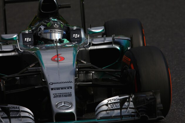 SUZUKA, JAPAN - SEPTEMBER 27:  Nico Rosberg of Germany and Mercedes GP drives during the Formula One Grand Prix of Japan at Suzuka Circuit on September 27, 2015 in Suzuka, Japan.  (Photo by Clive Mason/Getty Images)
