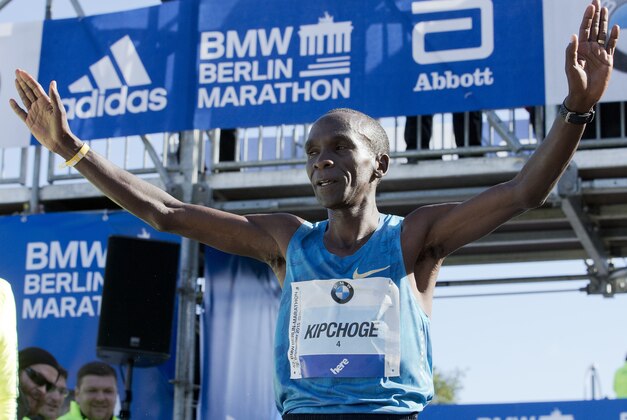 Eliud Kipchoge from Kenia celebrates winning the 42nd Berlin Marathon in front of the Brandenburg Gate in Berlin, Germany, Sunday, Sept. 27, 2015. More than 41,000 runners from 131 countries were registered to run. (AP Photo/Michael Sohn)