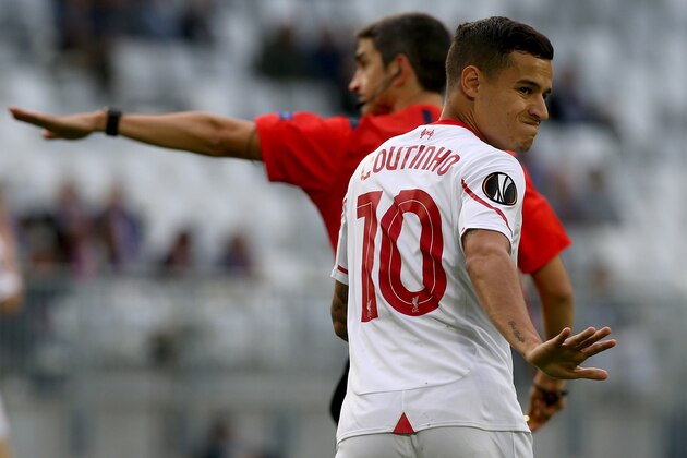 BORDEAUX, FRANCE - SEPTEMBER 17: Philippe Coutinho for Liverpool FC gestures  during the Europa League game between FC Girondins de Bordeaux and Liverpool FC at Matmut Atlantique Stadium  on September 17, 2015 in Bordeaux, France.  (Photo by Romain Perrocheau/Getty Images)