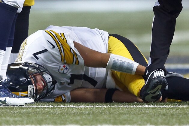 Pittsburgh Steelers quarterback Ben Roethlisberger holds his leg after being injured during the third quarter of an NFL football game against the St. Louis Rams, Sunday, Sept. 27, 2015, in St. Louis. (AP Photo/Billy Hurst)