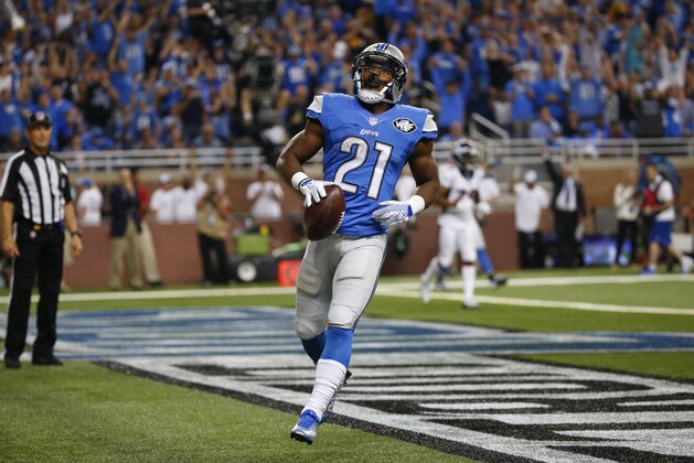 Detroit Lions running back Ameer Abdullah (21) runs into the end zone for a touchdown during the second half of an NFL football game, Sunday, Sept. 27, 2015, in Detroit. (AP Photo/Paul Sancya)
