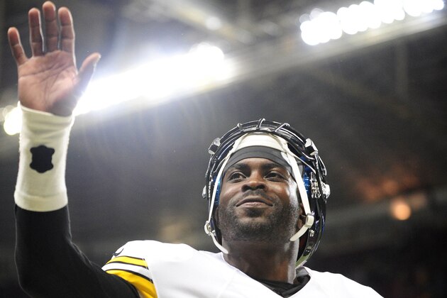 Sep 27, 2015; St. Louis, MO, USA; Pittsburgh Steelers quarterback Michael Vick (2) waves to fans after defeating the St. Louis Rams 12-6 at the Edward Jones Dome. Steelers defeated the Rams 12-6. Mandatory Credit: Jeff Curry-USA TODAY Sports