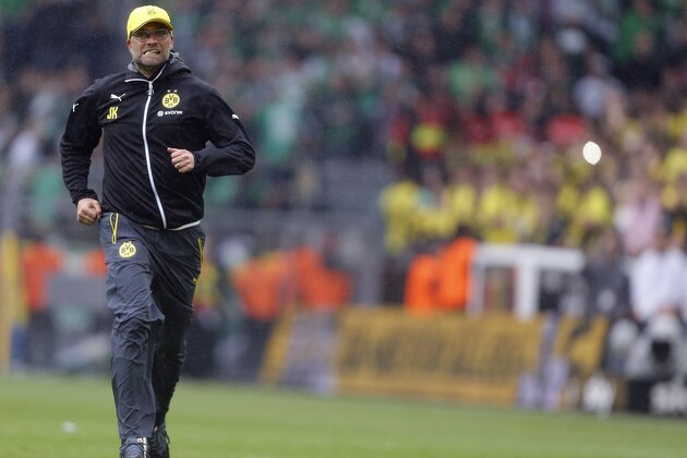 Dortmund's head coach Juergen Klopp runs around to say farewell to supporters after  the German first division Bundesliga soccer match between BvB Borussia Dortmund  and Werder Bremen in Dortmund, Germany, Saturday, May 23, 2015. (AP Photo/Frank Augstein)