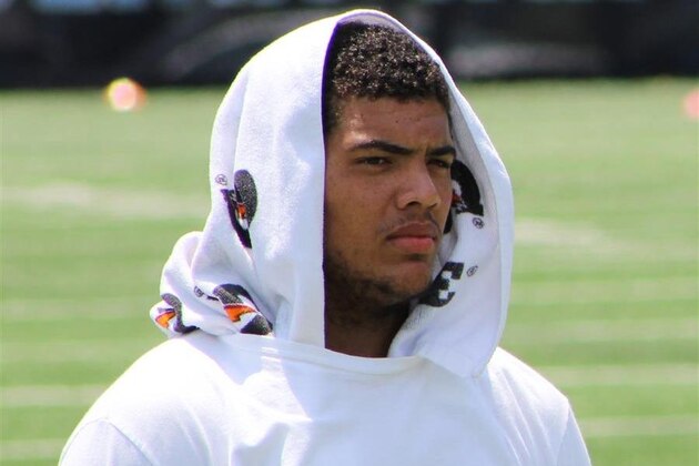 Flex tight end Thaddeus Moss, the son of NFL great Randy Moss, tweeted he will take an official visit to Georgia this weekend.