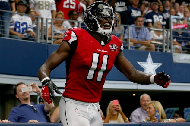 ARLINGTON, TX - SEPTEMBER 27: Julio Jones #11 of the Atlanta Falcons smiles after scoring on a touchdown pass against the Dallas Cowboys in the fourth quarter at AT&T Stadium on September 27, 2015 in Arlington, Texas. (Photo by Tom Pennington/Getty Images)