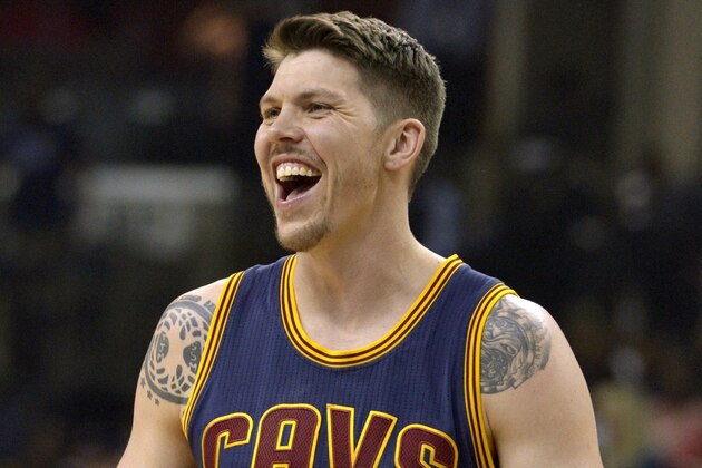 Cleveland Cavaliers guard Mike Miller (18) plays in the second half of an NBA basketball game against the Memphis Grizzlies Wednesday, March 25, 2015, in Memphis, Tenn. (AP Photo/Brandon Dill)