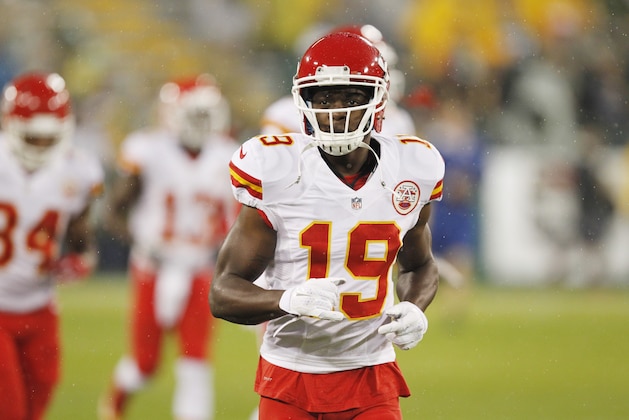 Kansas City Chiefs' Jeremy Maclin warms up before an NFL football game against the Green Bay Packers Monday, Sept. 28, 2015, in Green Bay, Wis. (AP Photo/Matt Ludtke)