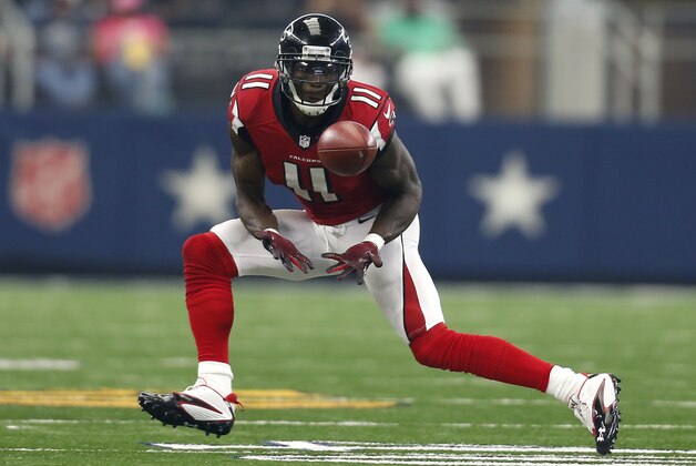 Julio Jones, receptor de los Falcons de Atlanta, atrapa un pase de Matt Ryan en el partido del domingo 27 de septiembre de 2015, ante los Cowboys de Dallas (AP Foto/Brandon Wade)