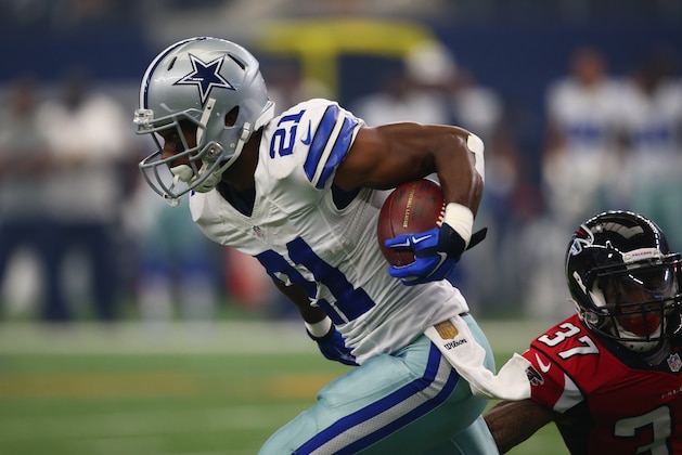 ARLINGTON, TX - SEPTEMBER 27:   Joseph Randle #21 of the Dallas Cowboys runs the ball past  Ricardo Allen #37 of the Atlanta Falcons at AT&T Stadium on September 27, 2015 in Arlington, Texas.  (Photo by Ronald Martinez/Getty Images)