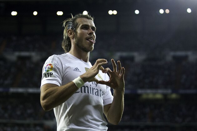 MADRID, SPAIN - AUGUST 29:  Gareth Bale of Real Madrid CF celebrates scoring their fifth goal during the La Liga match between Real Madrid CF and Real Betis Balompie at Estadio Santiago Bernabeu on August 29, 2015 in Madrid, Spain.  (Photo by Gonzalo Arroyo Moreno/Getty Images)