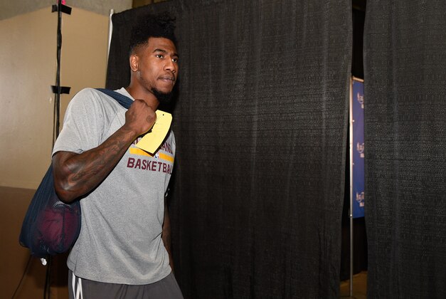 June 3, 2015; Oakland, CA, USA; Cleveland Cavaliers guard Iman Shumpert (4) walks from the team bus to the lockerroom during practice prior to the NBA Finals at Oracle Arena. Mandatory Credit: Kyle Terada-USA TODAY Sports