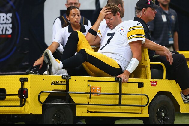 ST. LOUIS, MO - SEPTEMBER 27: Ben Roethlisberger #7 of the Pittsburgh Steelers leaves the field after being injured against the St. Louis Rams in the third quarter at the Edward Jones Dome on September 27, 2015 in St. Louis, Missouri.  (Photo by Dilip Vishwanat/Getty Images)