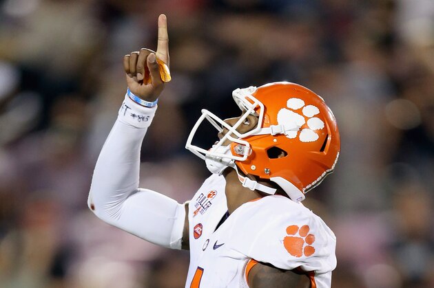 LOUISVILLE, KY - SEPTEMBER 17:  Deshaun Watson #4 of the Clemson Tigers celebrates late in the fourth quarter of the 20-17 win over the Louisville Cardinals at Papa John's Cardinal Stadium on September 17, 2015 in Louisville, Kentucky.  (Photo by Andy Lyons/Getty Images)