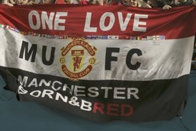 IMAGE DISTRIBUTED FOR GUINNESS INTERNATIONAL CHAMPIONS CUP - Manchester United fans cheer as their team met Liverpool in the 2014 Guinness International Champions Cup Finals, on Monday, August 4, 2014  in Miami Gardens, FL. (Al Diaz/AP Images for Guinness International Champions Cup)