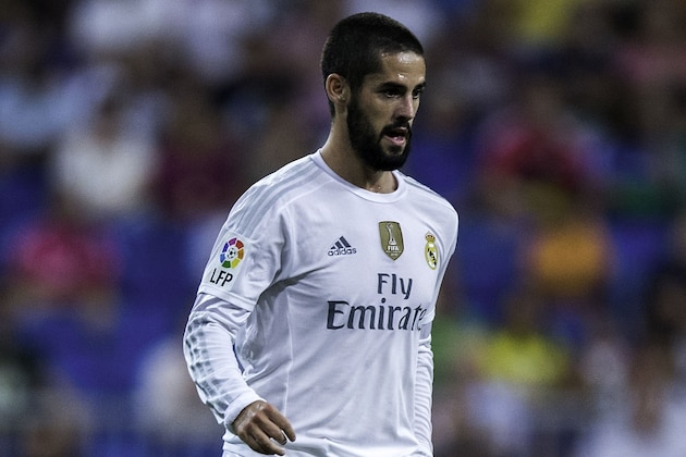 MADRID, SPAIN - AUGUST 18: Francisco Roman Alarcon alias Isco of Real Madrid CF controls the ball during the Santiago Bernabeu Trophy match between Real Madrid CF and Galatasaray  at Estadio Santiago Bernabeu on August 18, 2015 in Madrid, Spain.  (Photo by Gonzalo Arroyo Moreno/Getty Images)