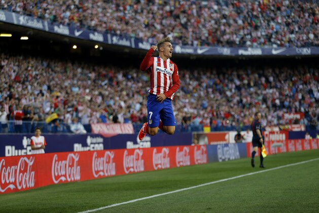 Atletico Madrid's Antoine Griezmann celebrates after scoring the opening goal against Getafe during a Spanish La Liga soccer match between Atletico Madrid and Getafe at the Vicente Calderon stadium in Madrid, Tuesday, Sept. 22, 2015. Griezmann scored twice in Atletico Madrid's 2-0 victory. (AP Photo/Francisco Seco)