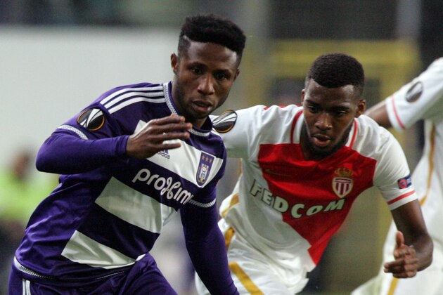 Anderlecht's Imoh Ezekiel, left, battles for the ball with Monaco's Thomas Lemar during a UEFA Europa League soccer, Group stage, match between RSC Anderlecht and AS Monaco FC at the Constant Vanden Stock Stadium in Brussels on Thursday, Sept. 17, 2015. (AP Photo/Francois Walschaerts)
