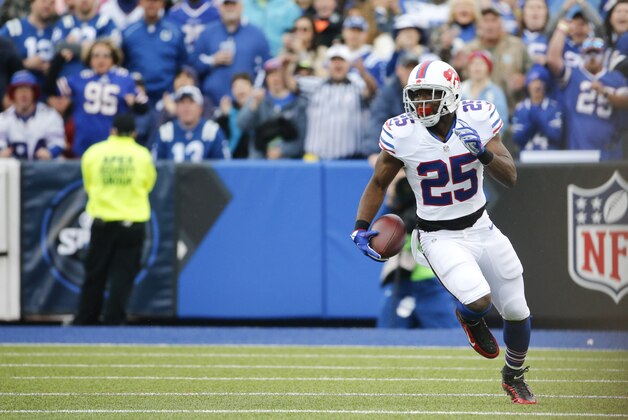 Buffalo Bills running back LeSean McCoy (25) gains yards on a run during the first half of an NFL football game against the Indianapolis Colts on Sunday, Sept. 13, 2015, in Orchard Park, N.Y. (AP Photo/Bill Wippert)