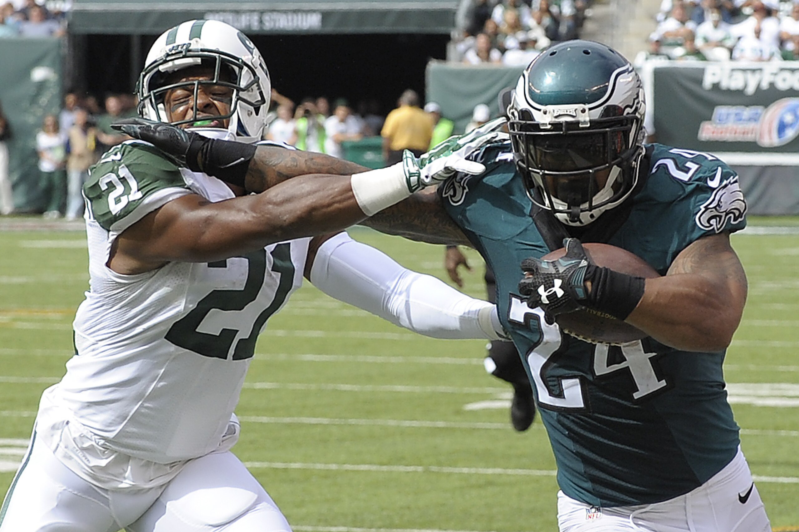 Philadelphia Eagles running back Ryan Mathews (24) stiff arms New York Jets strong safety Marcus Gilchrist (21) during the second quarter of an NFL football game, Sunday, Sept. 27, 2015, in East Rutherford, N.J. (AP Photo/Bill Kostroun)
