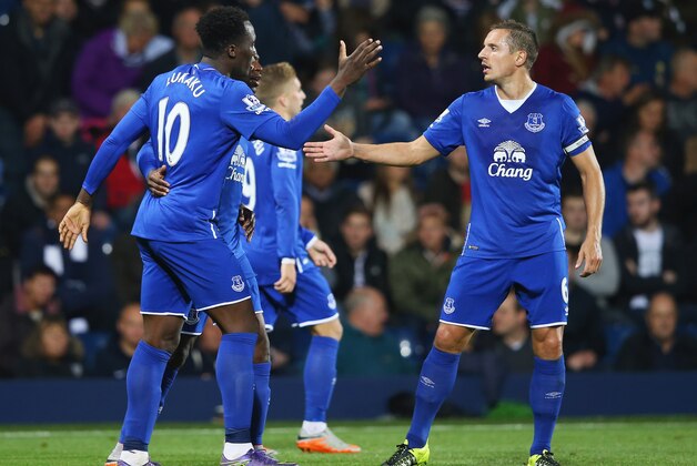 WEST BROMWICH, ENGLAND - SEPTEMBER 28:  Romelu Lukaku of Everton (10) celebrates with Phil Jagielka as he scores their third goal during the Barclays Premier League match between West Bromwich Albion and Everton at The Hawthorns on September 28, 2015 in West Bromwich, United Kingdom.  (Photo by Alex Livesey/Getty Images)