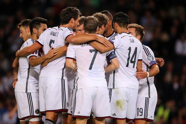 GLASGOW, SCOTLAND - SEPTEMBER 07:  Thomas Muller of Germany celebrates after scoring a goal to make it 1-2 with his team mates during the UEFA EURO 2016 Qualifier Group D - Scotland v Germany at Hampden Park on September 7, 2015 in Glasgow, Scotland.  (Photo by Matthew Ashton - AMA/Getty Images)
