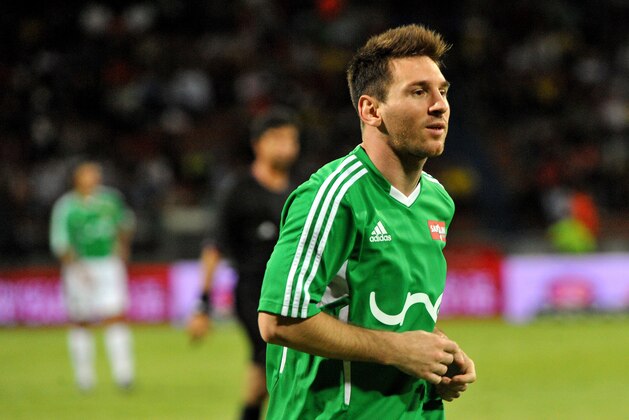 MEDELLIN, COLOMBIA - JUNE 29: Lionel Messi of Messi & Friends in action during the Messi & Friends v The Rest of the World XI charity soccer match at the Atanasio Giradot Stadium on June 29, 2013 in Medellin, Colombia. (Photo by Gal Schweizer/Getty Images)