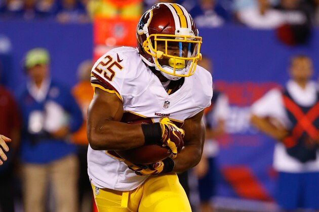 EAST RUTHERFORD, NJ - SEPTEMBER 24:  Chris Thompson #25 of the Washington Redskins runs against the New York Giants during their game at MetLife Stadium on September 24, 2015 in East Rutherford, New Jersey.  (Photo by Al Bello/Getty Images)