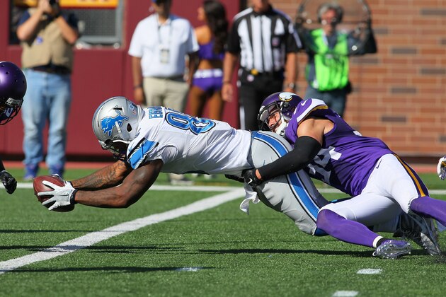 MINNEAPOLIS, MN - SEPTEMBER 20: Eric Ebron #85 of the Detroit Lions reaches for extra yards while being tackled by Justin Trattou #94 of the Minnesota Vikings in the fourth quarter at TCF Bank Stadium on September 20, 2015 in Minneapolis, Minnesota. (Photo by Adam Bettcher/Getty Images)