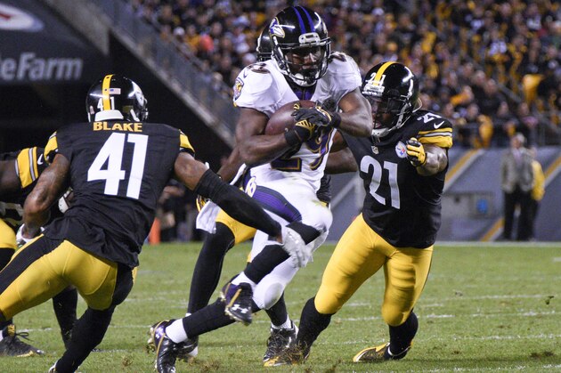 Baltimore Ravens running back Justin Forsett (29) runs the ball in an NFL football against the Pittsburgh Steelers, Thursday, Oct. 1, 2015 in Pittsburgh. (AP Photo/Don Wright)
