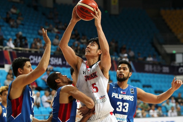 Joji Takeuchi (2nd R) of Japan is challenged by Gabriel Norwood (2nd L) of the Philippines during the FIBA Asia Basketball championship in Changsha, China's Hunan province on September 27, 2015. CHINA OUT    AFP PHOTO        (Photo credit should read STR/AFP/Getty Images)