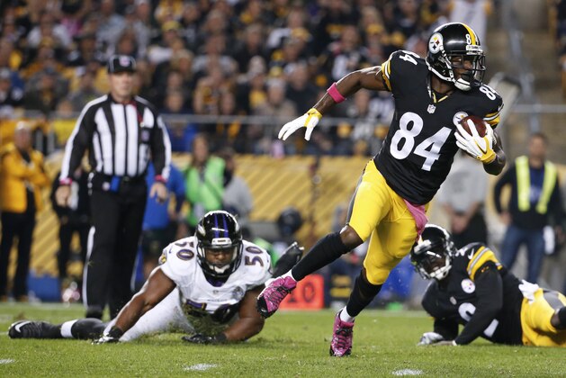 Pittsburgh Steelers wide receiver Antonio Brown (84) runs with the ball as he plays in an NFL football against the Baltimore Ravens, Thursday, Oct. 1, 2015 in Pittsburgh. (AP Photo/Gene J. Puskar)