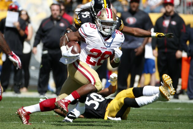 San Francisco 49ers running back Carlos Hyde (28) carries the ball during the second half of an NFL football game between the Pittsburgh Steelers and the San Francisco 49ers in Pittsburgh, Sunday, Sept. 20, 2015. The Steelers won 43-18. (AP Photo/Gene J. Puskar)