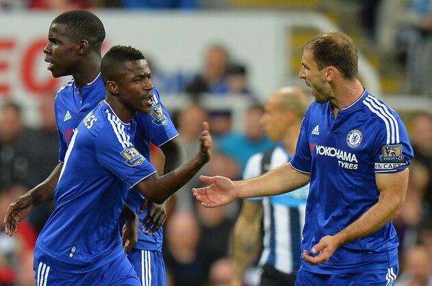 NEWCASTLE UPON TYNE, ENGLAND - SEPTEMBER 26:  Ramires (2nd R) of Chelsea celebrates scoring his team's first goal with his team mates during the Barclays Premier League match between Newcastle United and Chelsea at St James' Park on September 26, 2015 in Newcastle upon Tyne, United Kingdom.  (Photo by Tony Marshall/Getty Images)