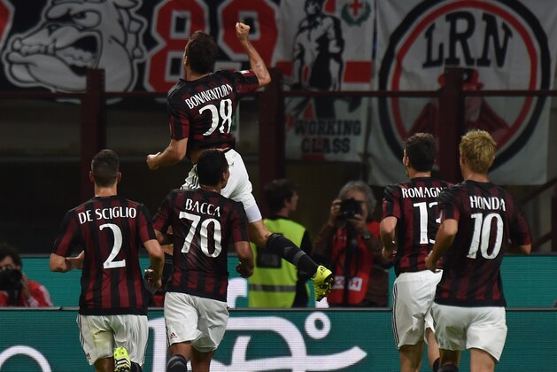 MILAN, ITALY - SEPTEMBER 19:  Giacomo Bonaventura of Milan celebrates after scoring his team's sencond goal during the Serie A match between AC Milan and US Citta di Palermo at Stadio Giuseppe Meazza on September 19, 2015 in Milan, Italy.  (Photo by Tullio M. Puglia/Getty Images)