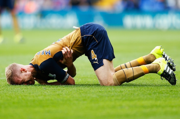 LONDON, ENGLAND - AUGUST 16:  Per Mertesacker of Arsenal grimaces during the Barclays Premier League match between Crystal Palace and Arsenal at Selhurst Park on August 16, 2015 in London, England.  (Photo by Julian Finney/Getty Images)